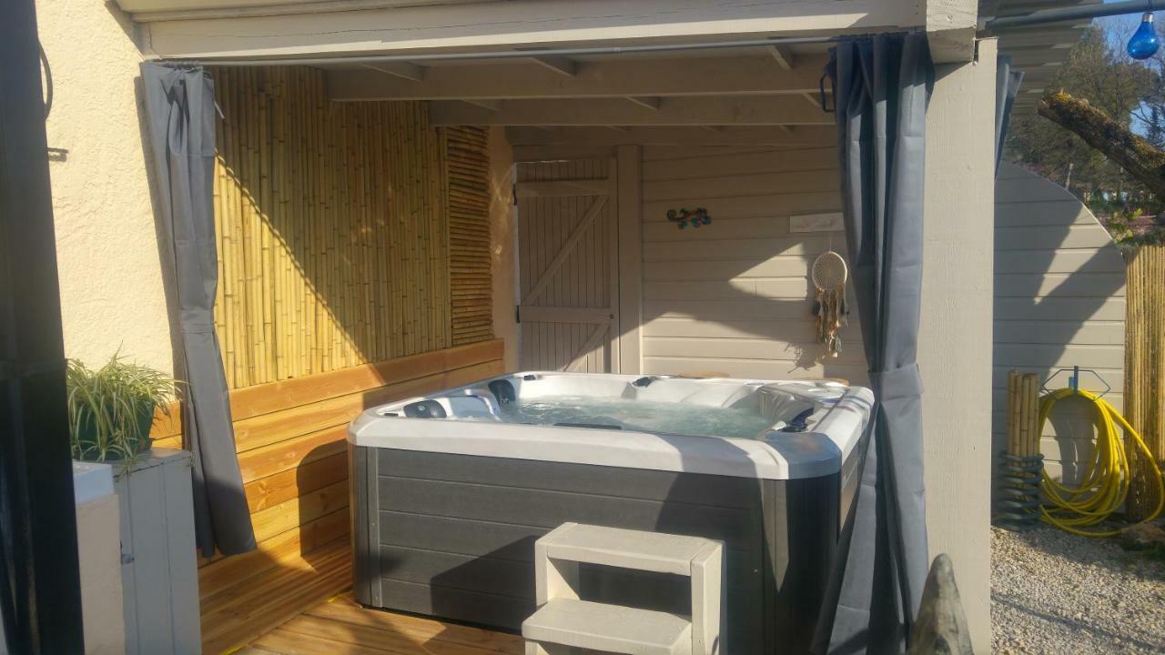 Gite Lapaz/Jacuzzi Prive/Piscine Draguignan Exterior photo